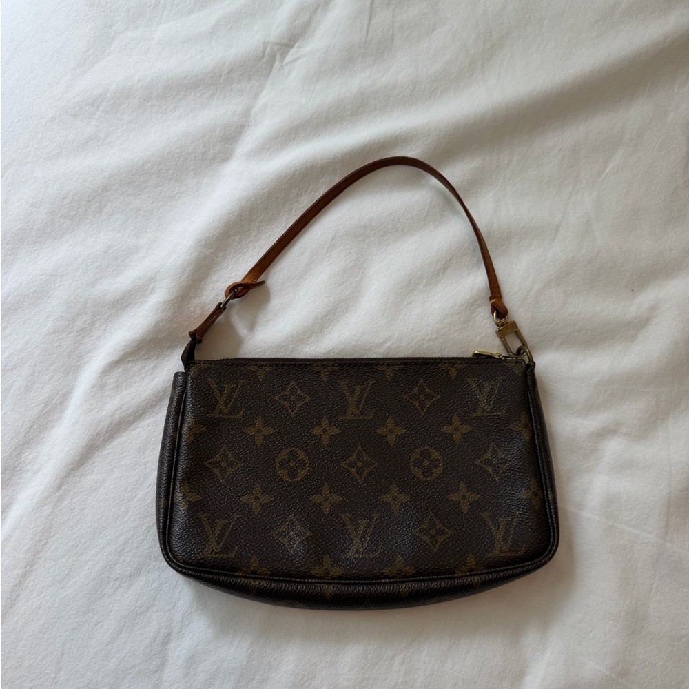 Authentic Louis Vuitton Leather Monogram Pochette Shoulder Bag